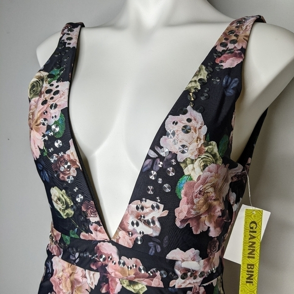 NWT Gianni Bini Midnight Garden PlungeOne-Piece Swimsuit - Picture 3 of 7
